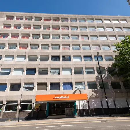Easyhotel Croydon-2